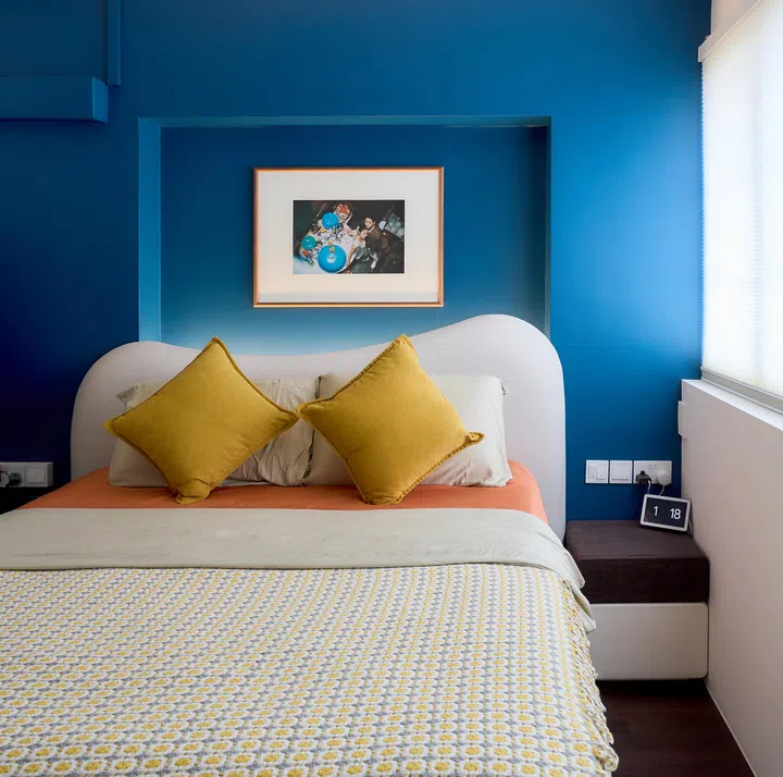 Master bedroom in a 5-room HDB flat in Yishun, designed by Homely Matters Pte Ltd.