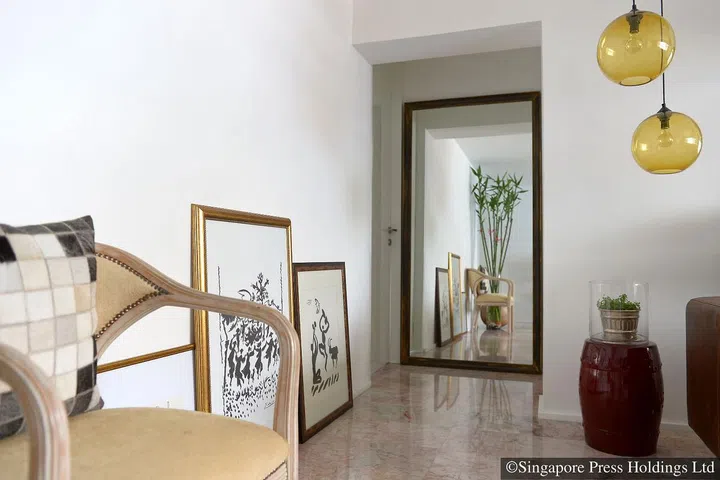 The white theme proves to be a good canvas for the interesting objects in the home of fashion director Jeremy Tan. 