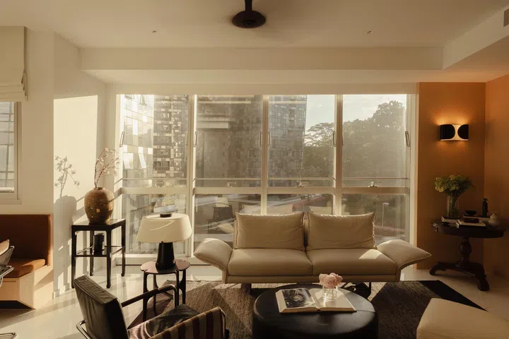 A tastefully pared-back palette and layered textures lend the living area a sense of quiet luxury. 