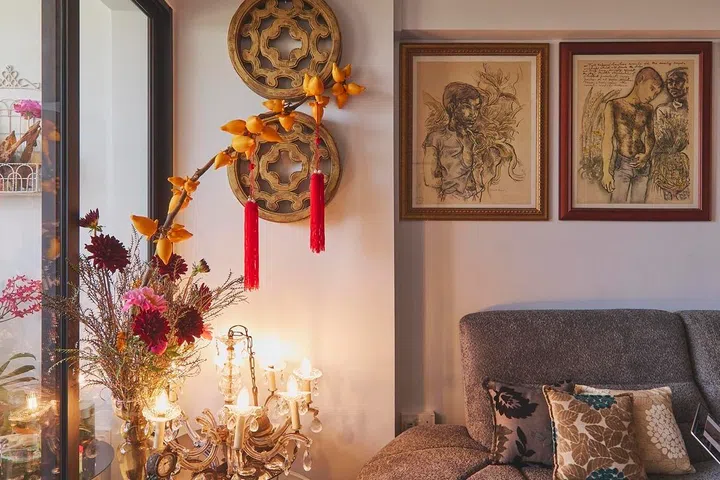 Lavish layers of antiques, artworks and floral arrangements throughout the home reflect Ivan’s love for collecting meaningful objects.