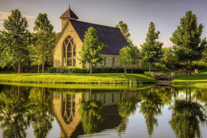 A chapel where T.Boone and his fifth wife were married.