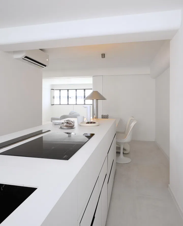 A 5-meter-long sintered stone top slab kitchen island from China.