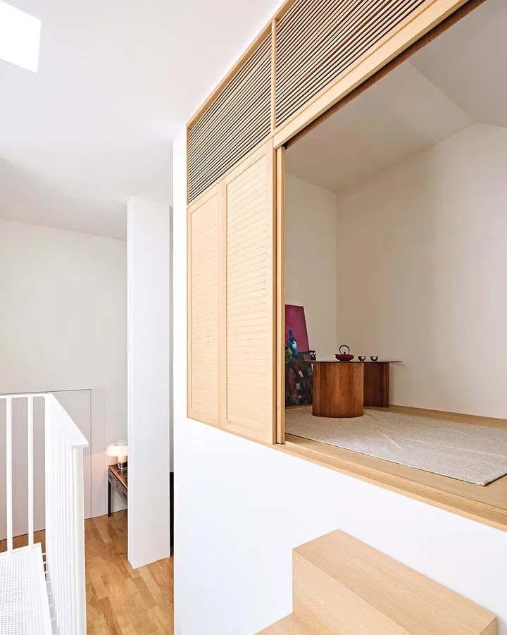 Fiona made use of the space above the metal deck to create a ‘secret’ nook.