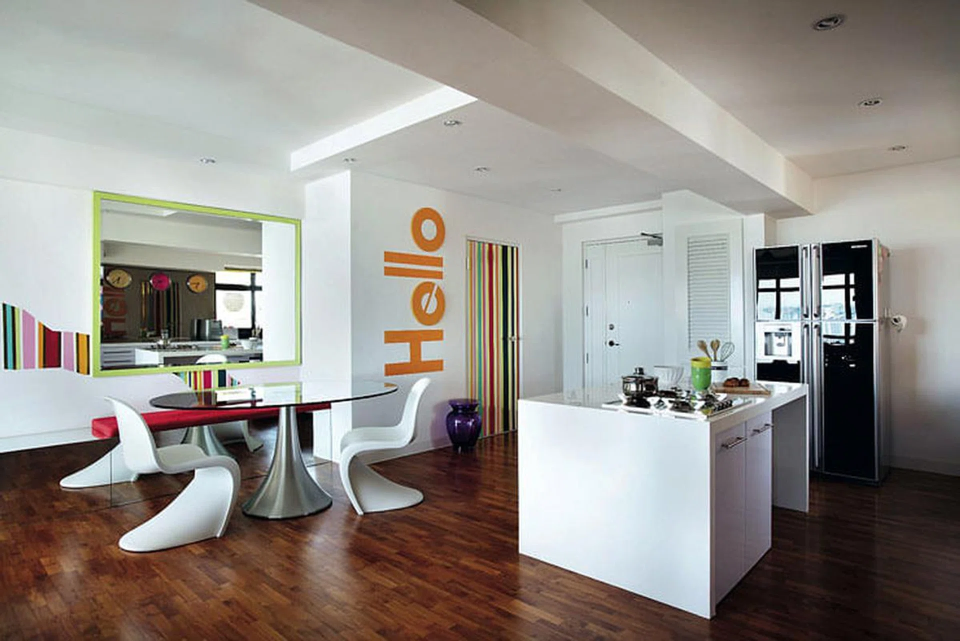 32961-hd-oct-2011-pg-84-85