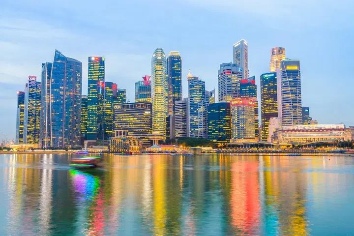 Singapore city at night. Photo 123RF