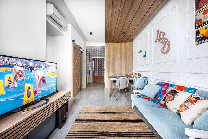 “I’m definitely not a minimalist,” declares homeowner Simon, who prefers his home to be filled with a personalised hodgepodge of different decor styles.