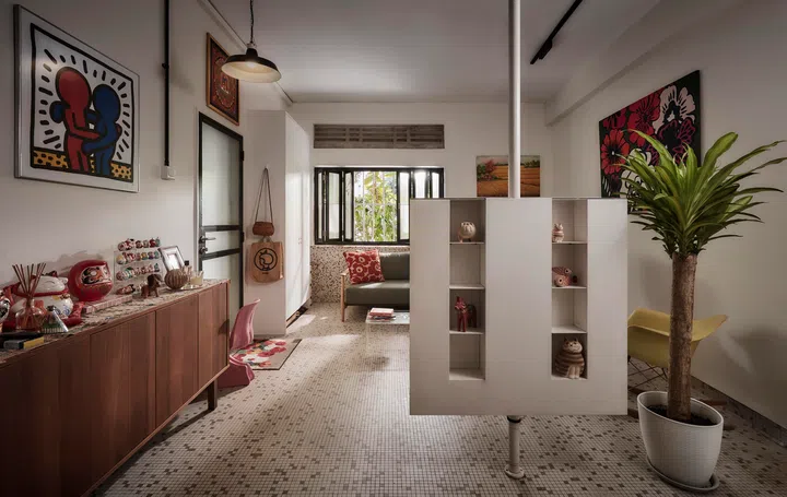 Furniture, artwork, and circulation come together in a colourful composition shaped by the homeowners’ lifestyle, habits, and long-held collections.