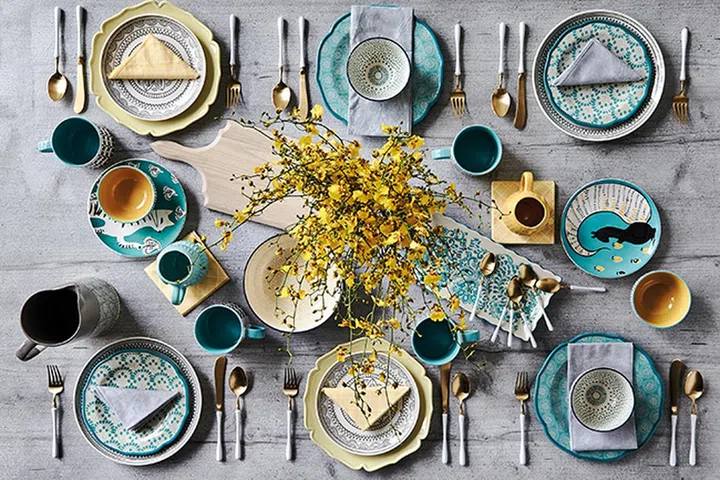 Coastal theme table setting, all from Lovera collections.