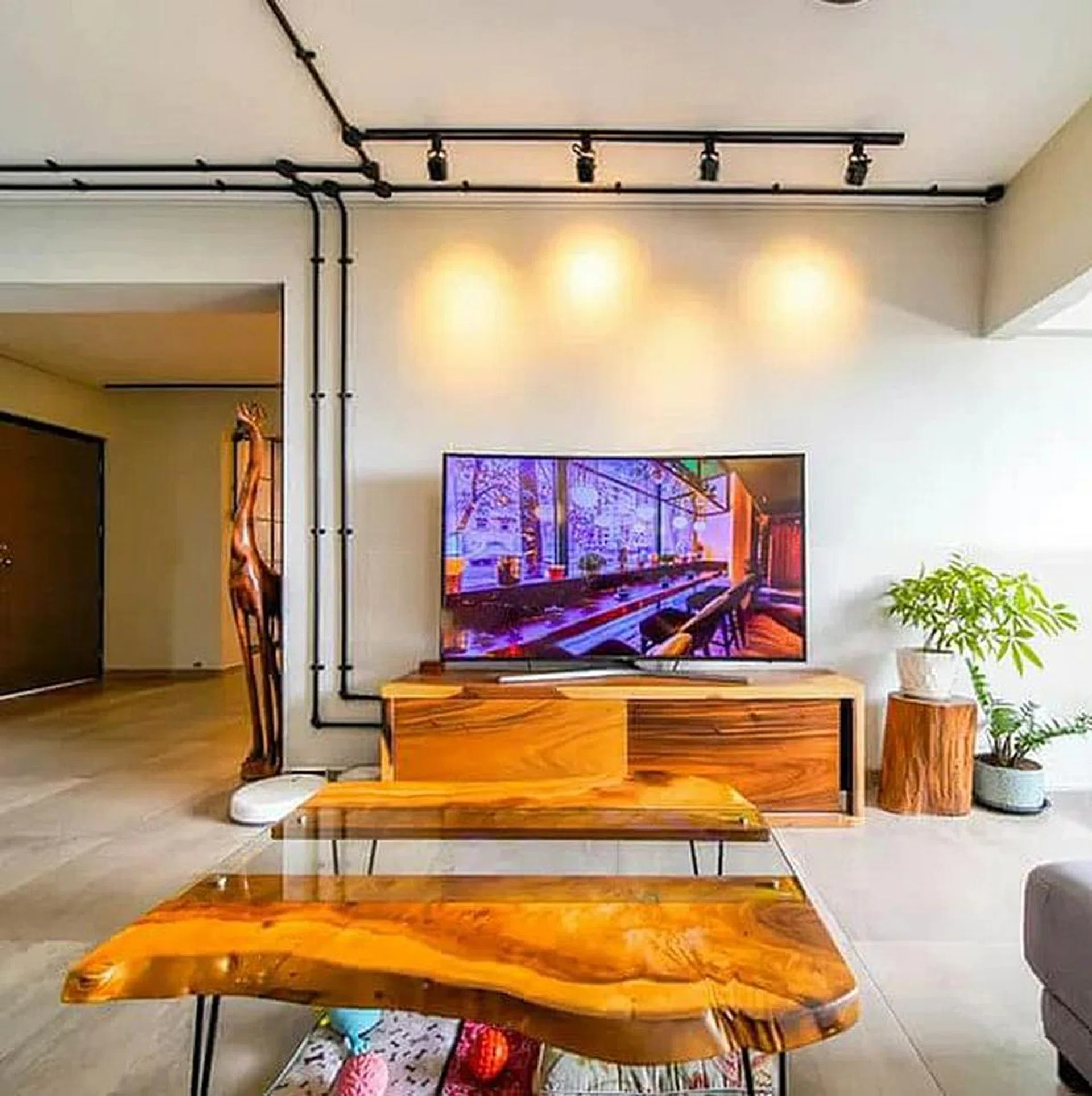 554 Pasir Ris Street 51 is selling for $850,000.