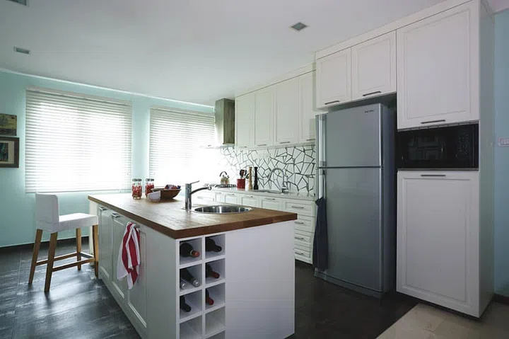 $25,000 Rustic kitchen renovation for this Americana house for a single woman bachelorette, Miss Chia.