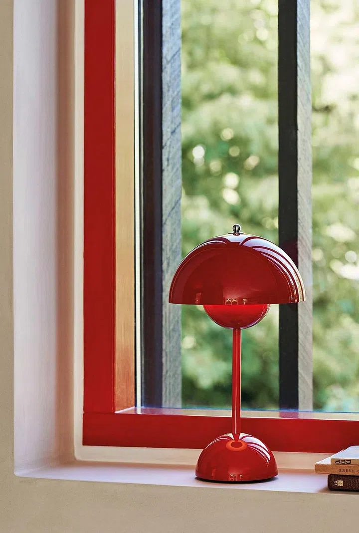 Flowerpot portable light in Vermilion Red. Design by Verner Panton, www.verner-panton.com Trademark Verner Panton Design