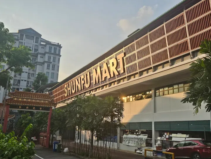 Shunfu Mart is a 7-minute walk from Lakeview Cascadia BTO.