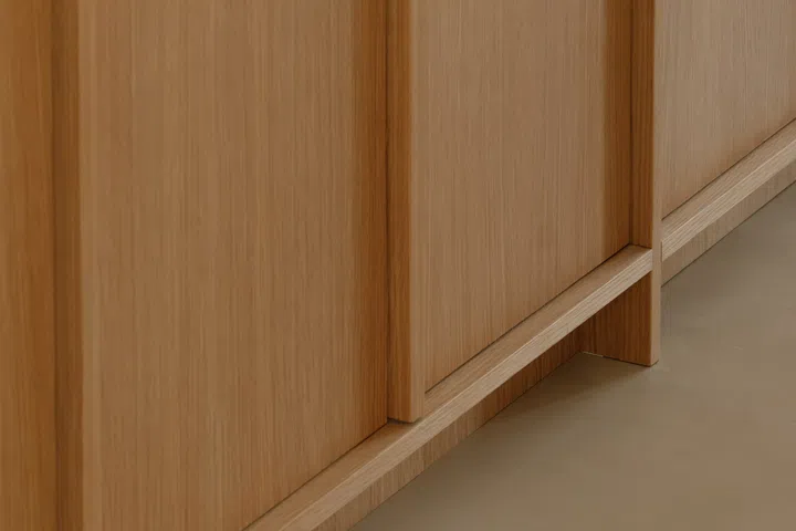 The cabinetry was designed with discreet recessed detailing and flush doors, reflecting the restrained craftsmanship found throughout the home.