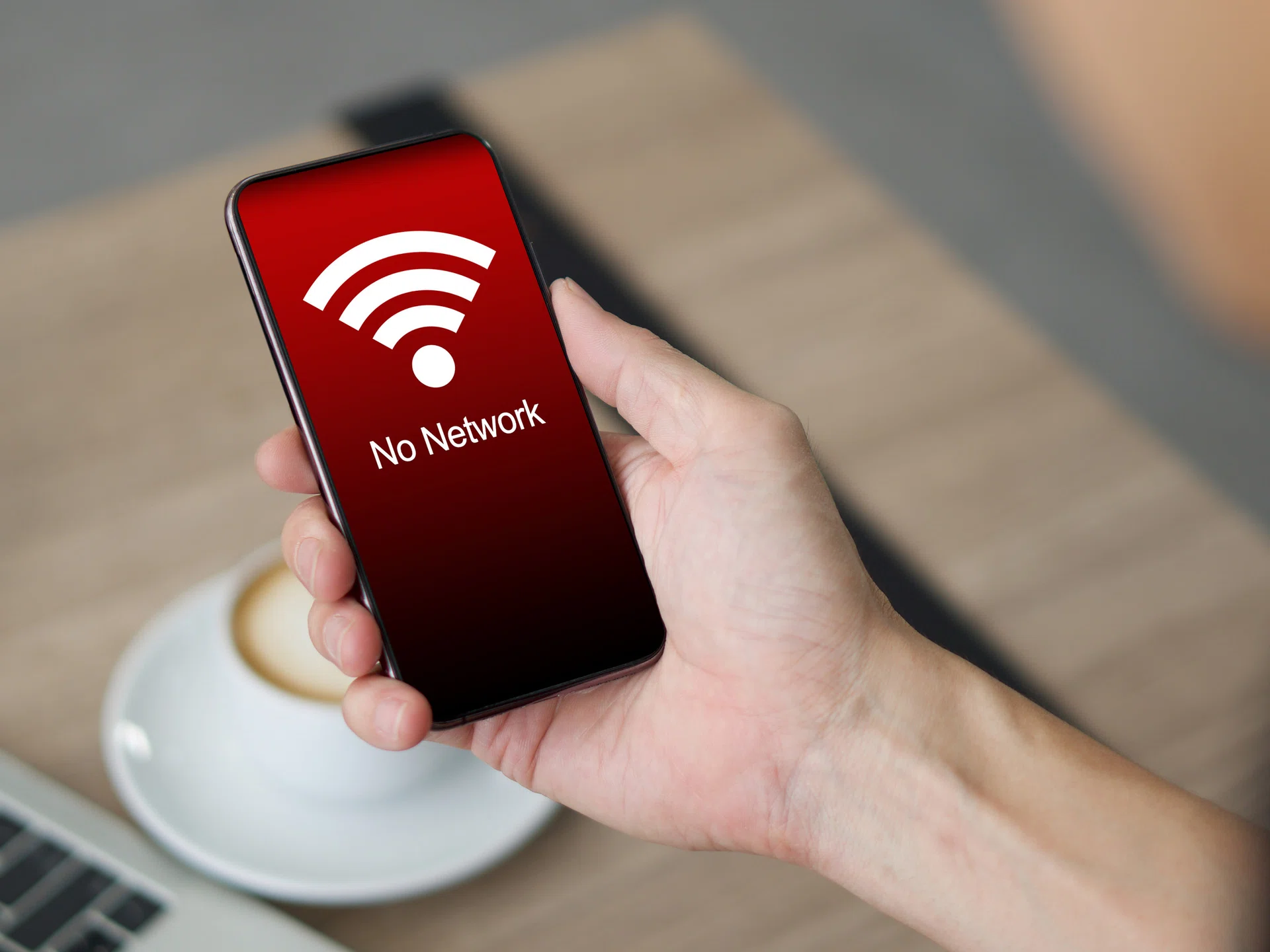Smartphone in man hand. Show no network signal icon on the screen.