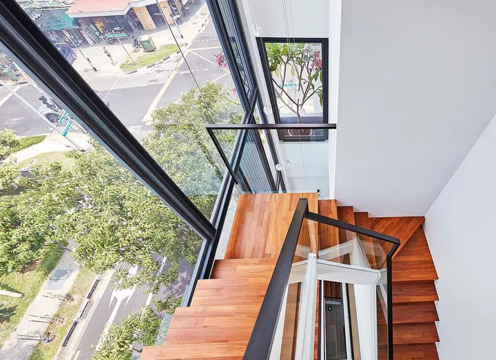 A 4-storey glass façade runs through this 4-storey terrace house in Telok Kurau.