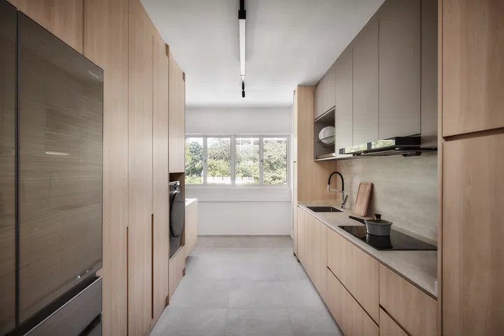 Light wood laminates clad the kitchen cabinets.