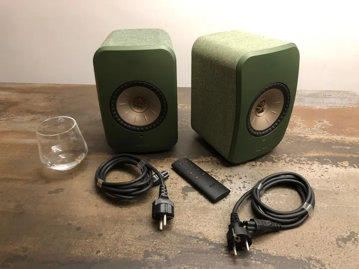 What's in the box for the LSX speakers from KEF.