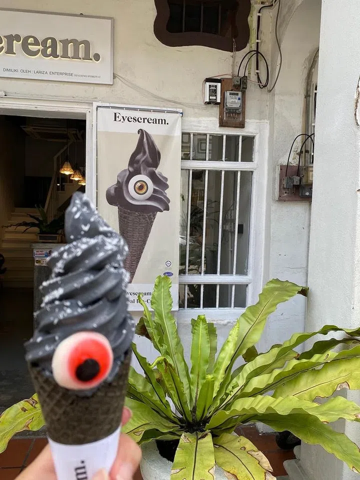 black icecream with googly eyes gummy