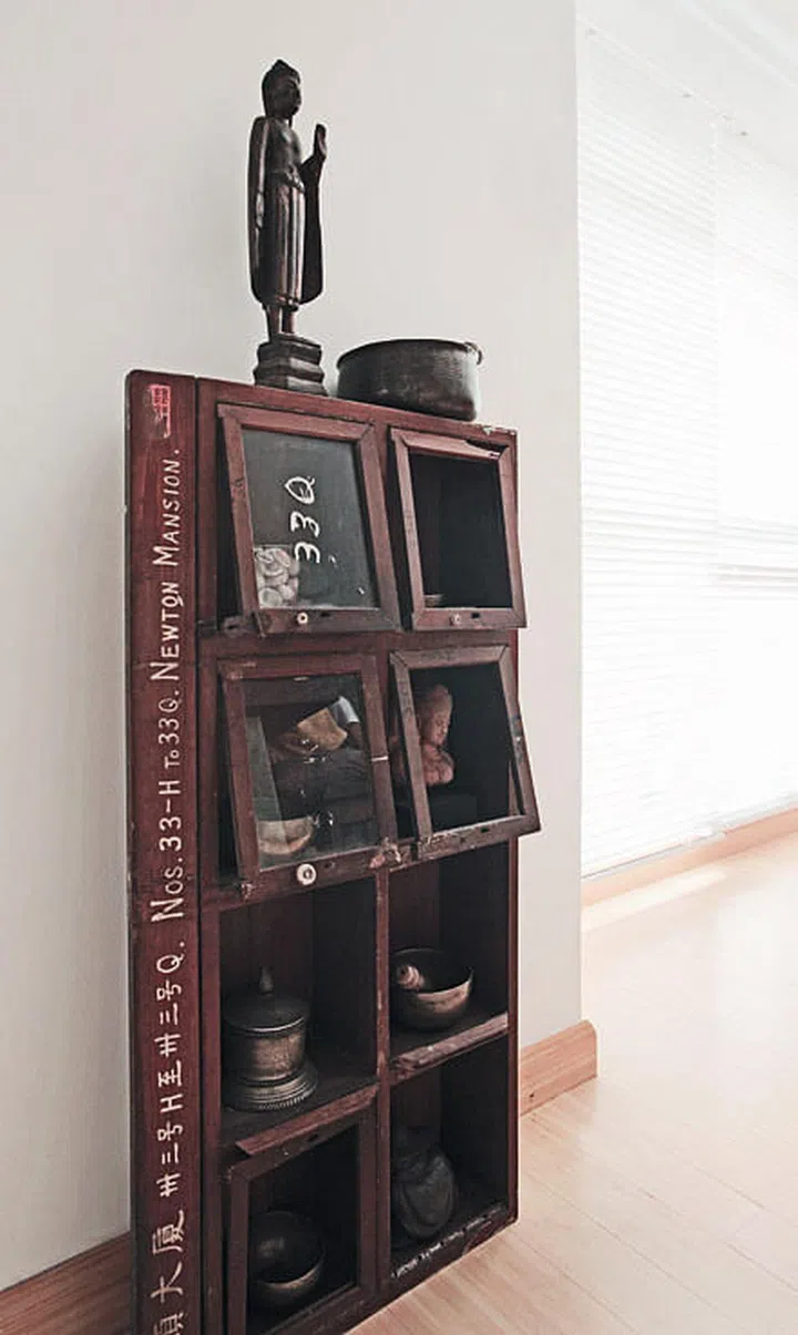 The discarded mailbox from Linda’s first home in Singapore 18 years ago now serves as a display case for her antique odds and ends. Interior design by Hunter Gatherer