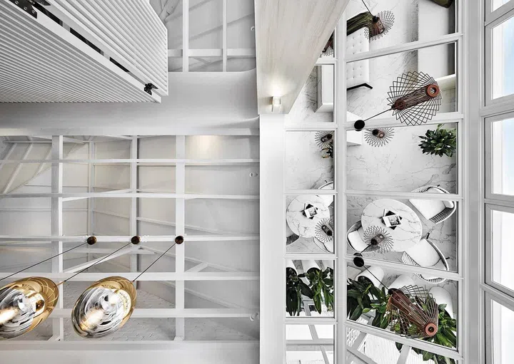 The view up there

is no less awe-
inspiring as the one below.