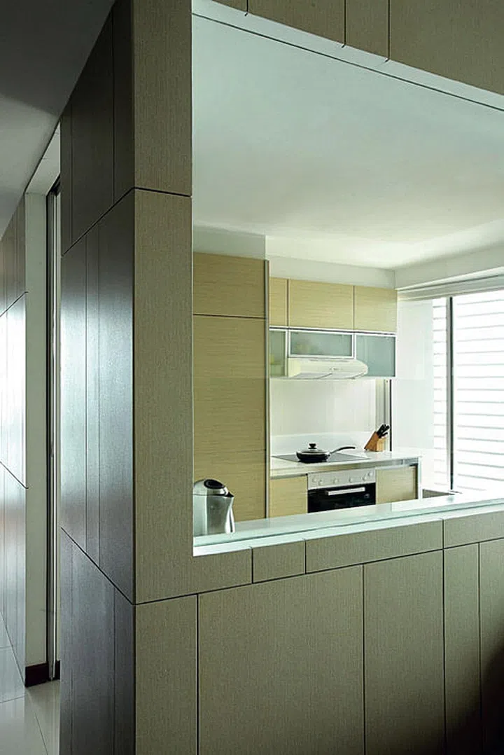 Creating an eye-catching feature wall can be simple as using tiles in creative ways. Here, Ai Tong cut tiles into different widths and staggered them for a modern geometric composition.