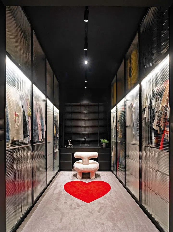 Another fun feature is the walkway, which has an art gallery feel due to the vibrant mural installed onto the glass panels.