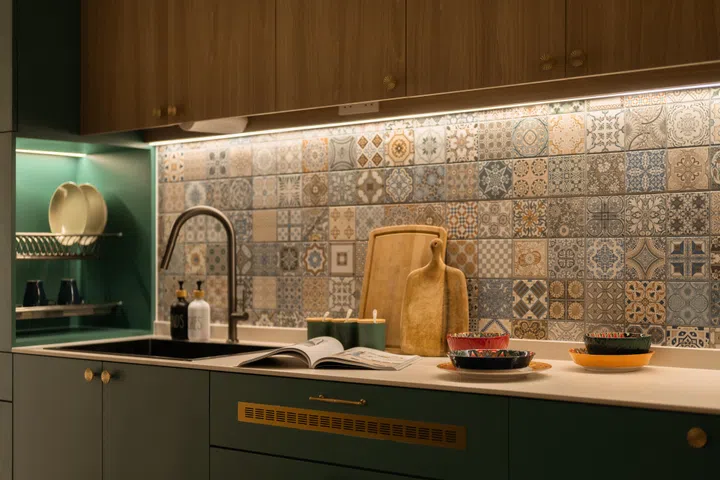 The patterned backsplash was the first feature to catch Ayu’s eye during the reveal, prompting an immediate, “Wow, the tiles!”
