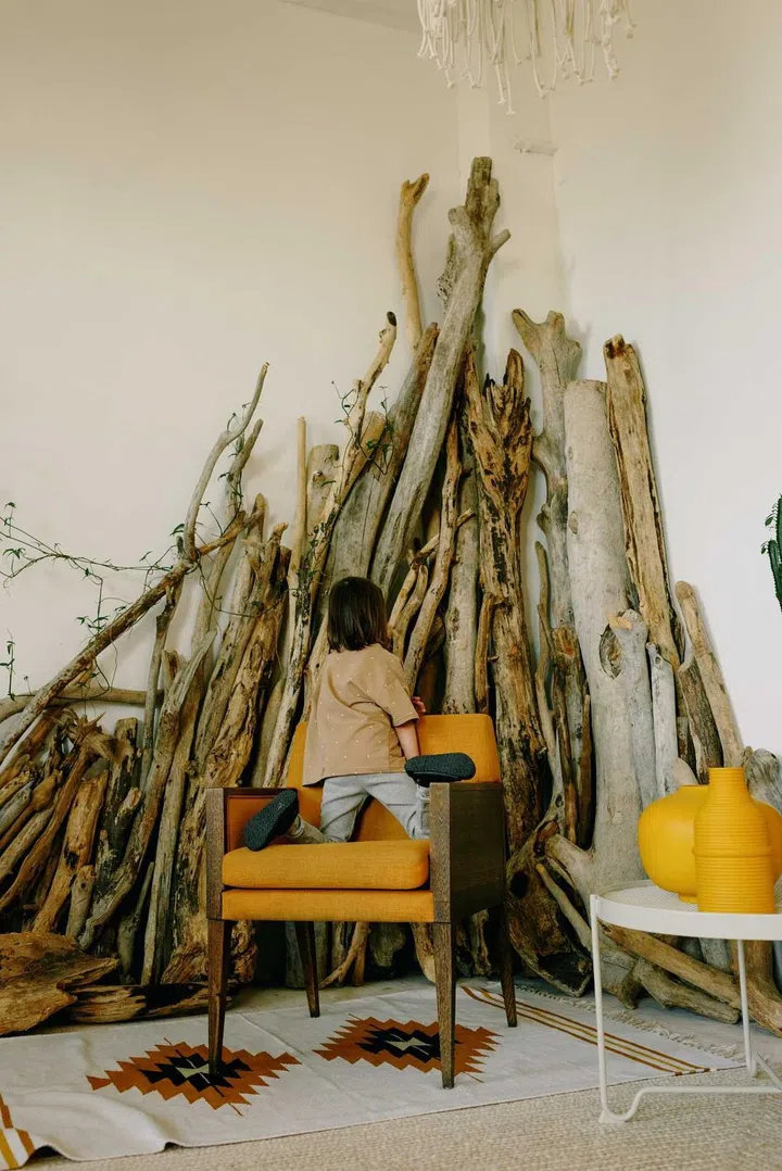 10 Cheap Furniture Shop Singapore: Online, thrift shops, warehouse sales (Photo Pexels Ksenia Chernaya)