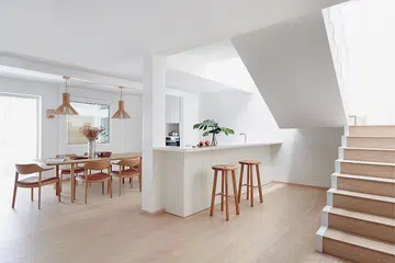 73823-yck_dining