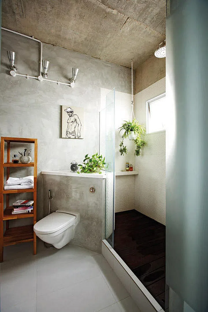 Place small potted plants in your bathroom to enliven the space.