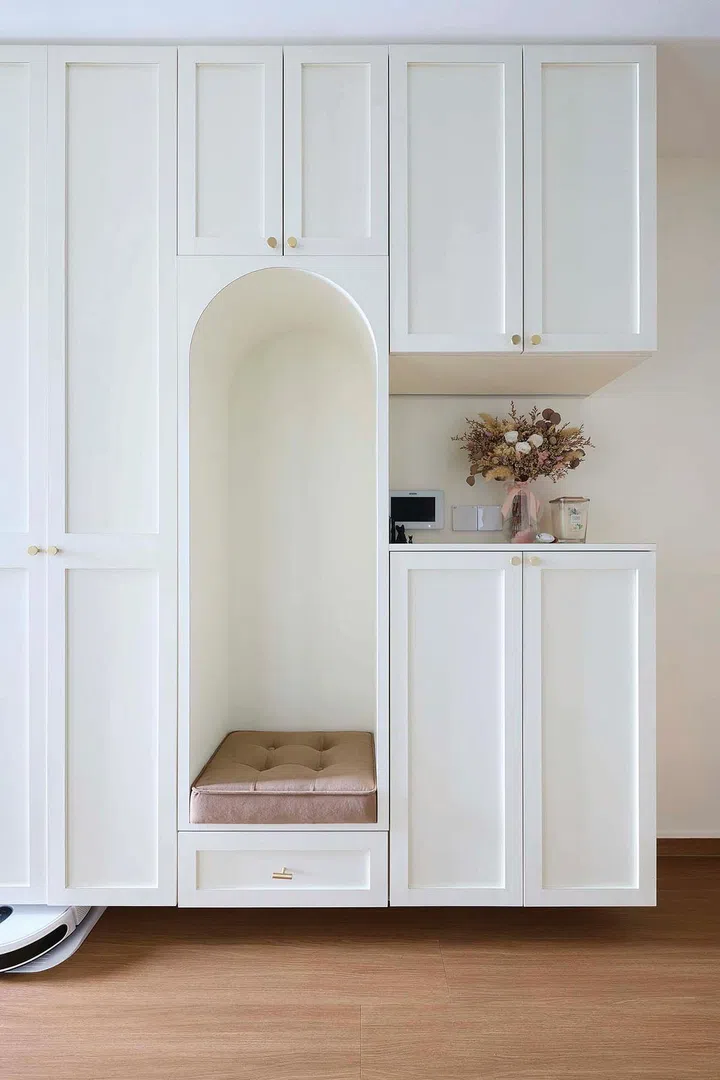White wainscot doors and a settee for in-built carpentry cabinets in interior designer Vivian Chen (of Muwu Construction) and financial advisor husband, Michael Chan's 635 sq ft 2-bedroom condominium along Stirling Road.