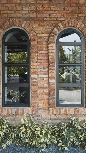 Arched windows (or radius windows) punctuate the façade of this 1,189 sq ft single-storey corner terrace house in Siglap.