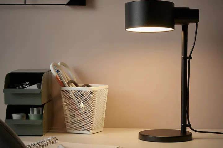 The IKEA LÖVMÅNAD is simple and aesthetic, perfect for any student.