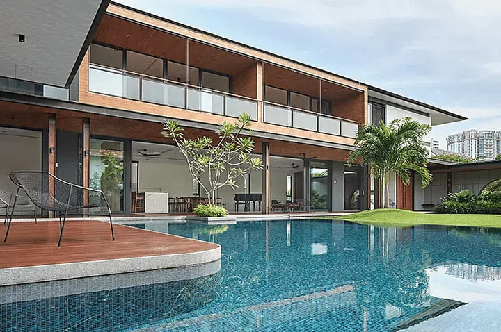 The house has an abundance of landscaping, as well as natural ventilation and lighting. (Photo: Fabian Ong)