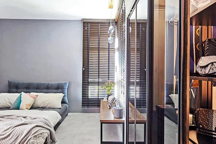 The height of each shelf level depends on the items you intend to display.