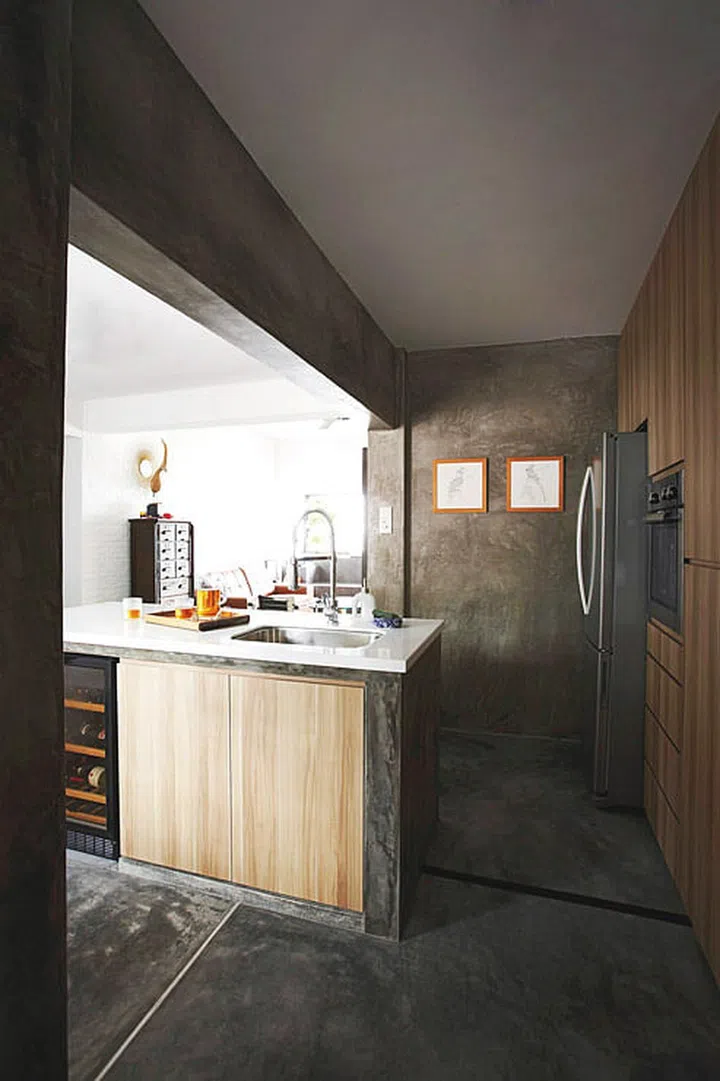 The overhead beam marks the position of the original kitchen wall, removed to bridge the kitchen and the living space. 
