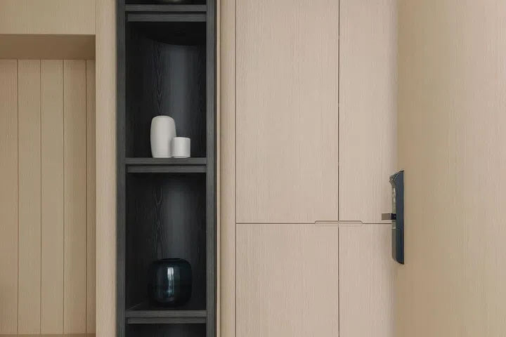 Entrance foyer in a 4-room HDB in Punggol.