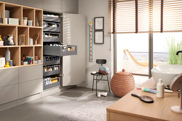 The Merivobox system by Blum can in integrated into any area, including the bathroom space too. 