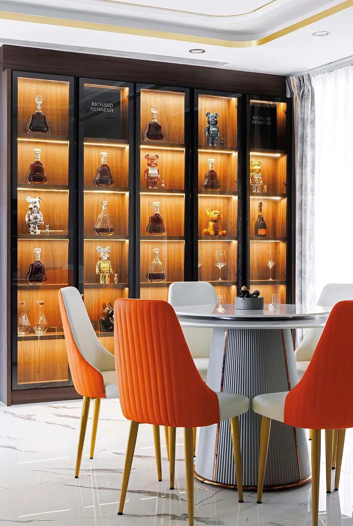 The dining chairs add a much-needed pop of colour without detracting from the elegance of the space. 