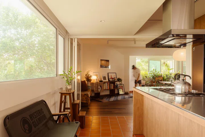 From the island, the eye travels straight through to the chamfered bulkhead and the living area beyond—a deliberate move to connect the spaces.