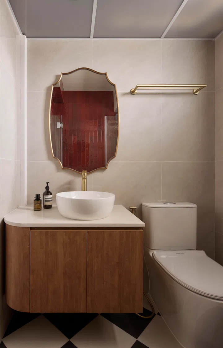 Common bathroom in a 4-room HDB BTO (1,004 sq ft) in Bishan, designed by RENOSTUD.IO.