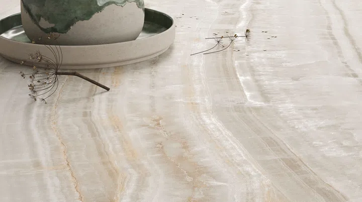 Caesarstone’s new porcelain surface, 509 Onyxa, from the Lioli Collection 2026.