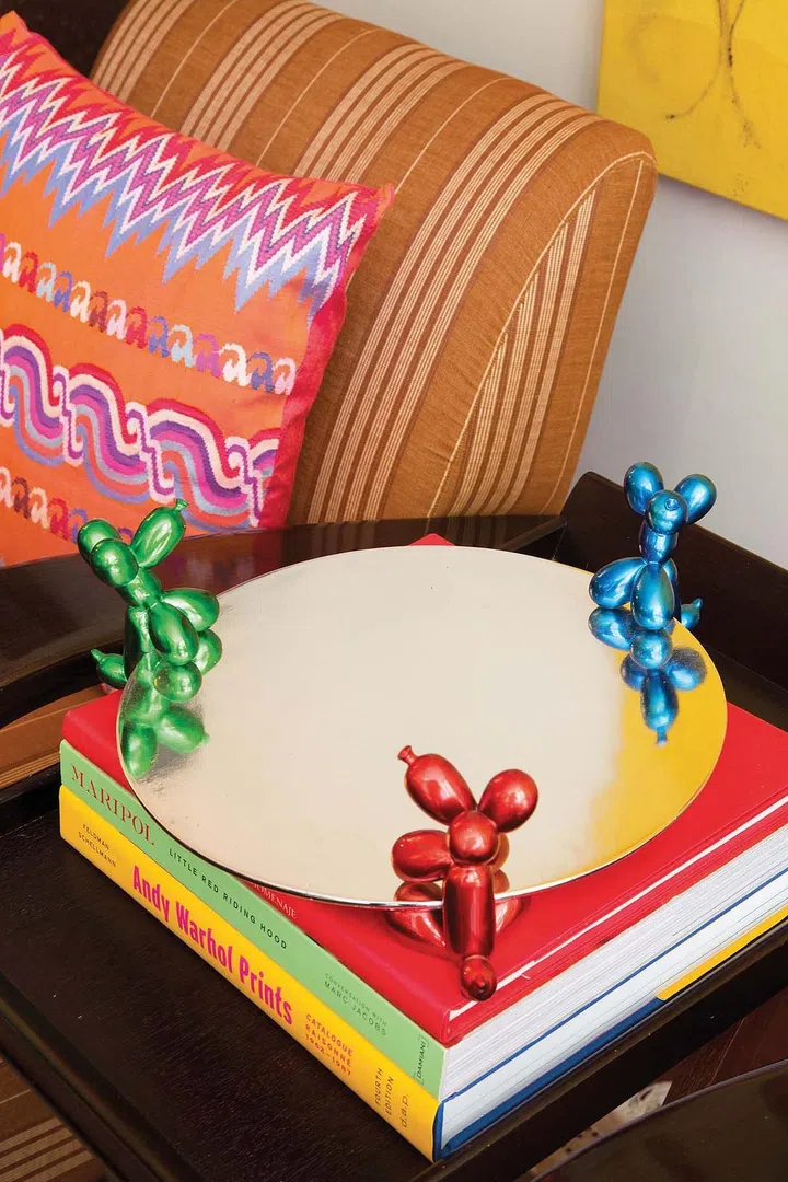Jeff Koons artwork on books