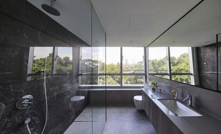 All black bathroom in this 1,550 sq ft 3-bedroom condominium apartment in Keppel Bay.