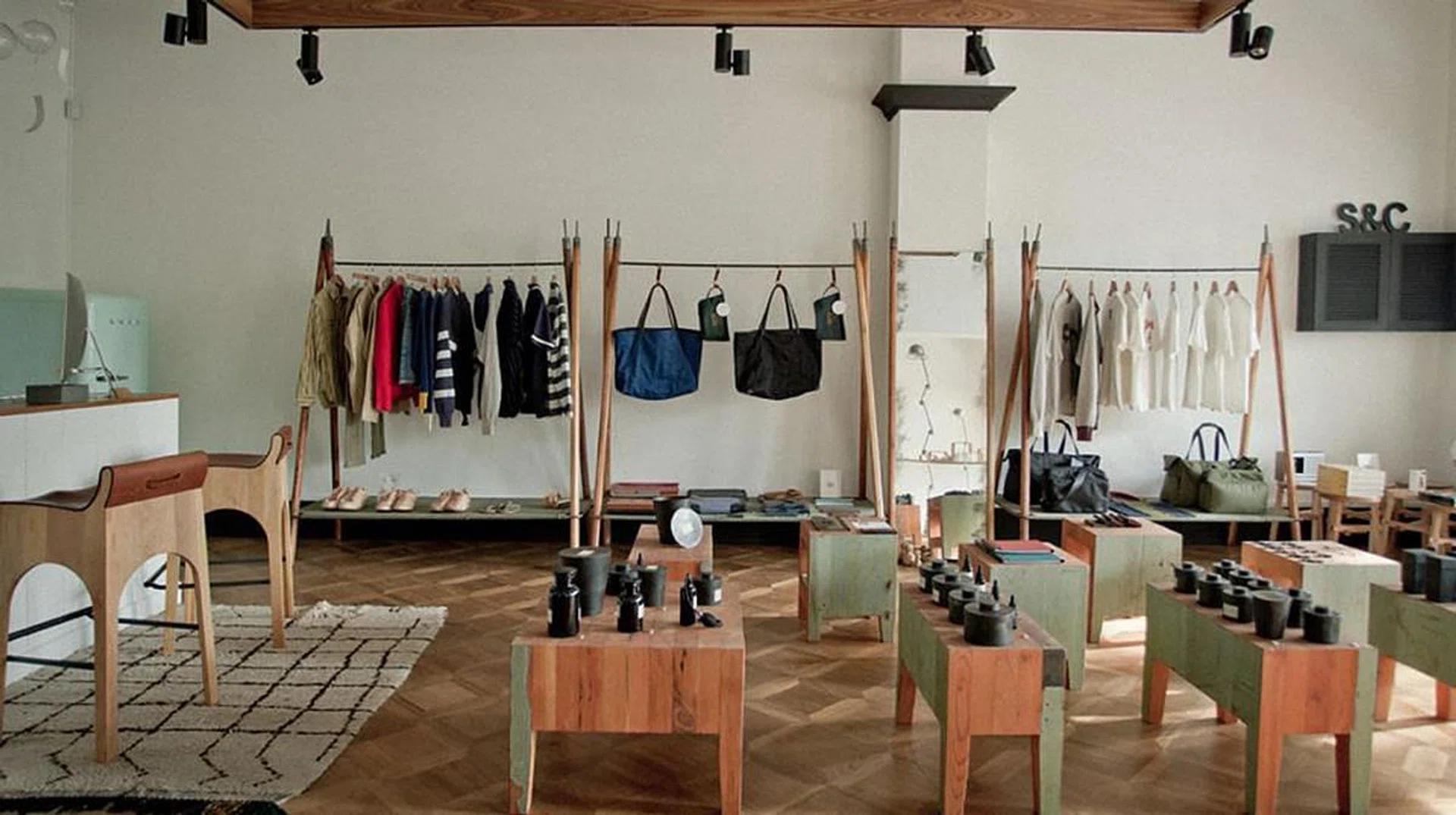 42101abd5b84f14505a2f8bab1f0b849a9513b1a0b32f90958b1f29dbd969538?w=1000&q=85