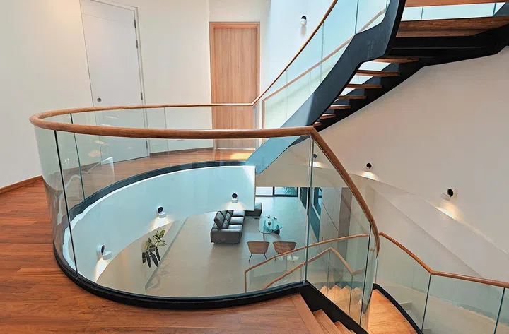 A light colour
palette makes
the interior feel
bright and airy.