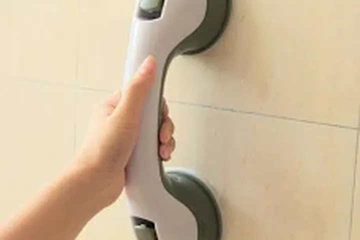 This suction bar has a 4.9 star rating from 275 reviews.