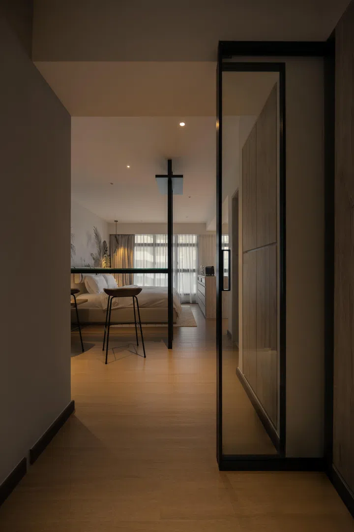 “It’s practical and adds to the aesthetic,” says Mr Lin, explaining how the glass door blocks noise from the corridor and cooking smells from the kitchen while keeping the space open.