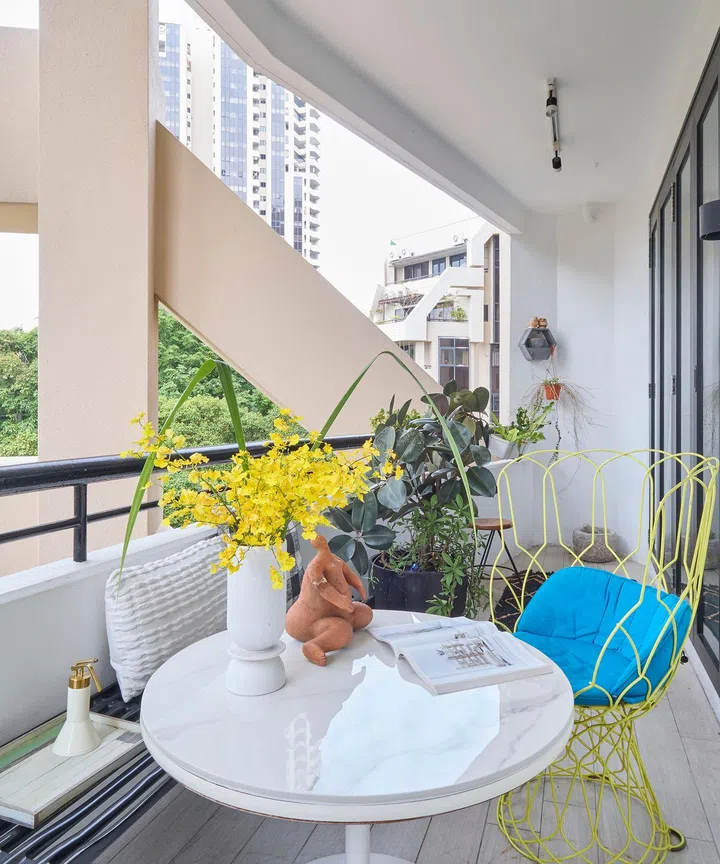 Outdoor patio in this 1,080 sq ft 2-bedroom Bayshore Park condo.