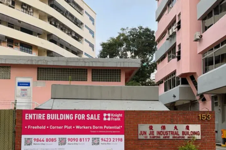 Exterior entrance of Jun Jie Industrial Building.